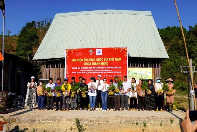 Học viện Âm nhạc Việt Nam tặng 100 nghìn cây thông giống ảnh 1